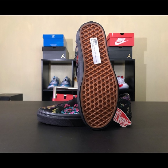 Vans Women Classic Slip On Ceremony Satin Sz: 7 - Picture 7 of 7